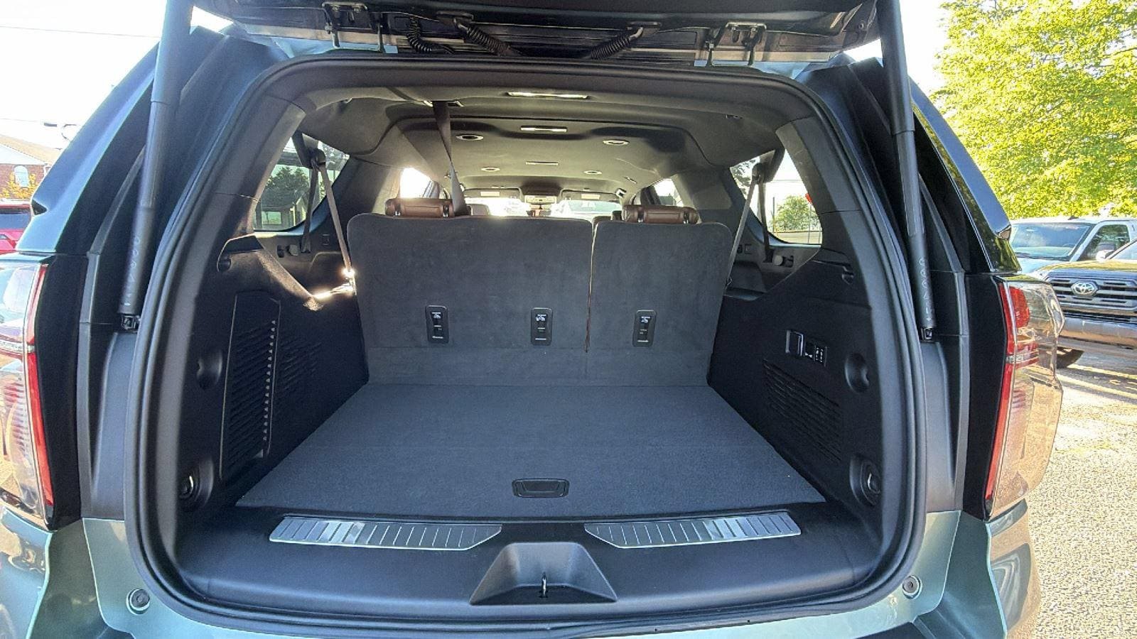 Used 2024 Chevrolet Suburban High Country w/ Max Trailering Package AWD/4WD image 10