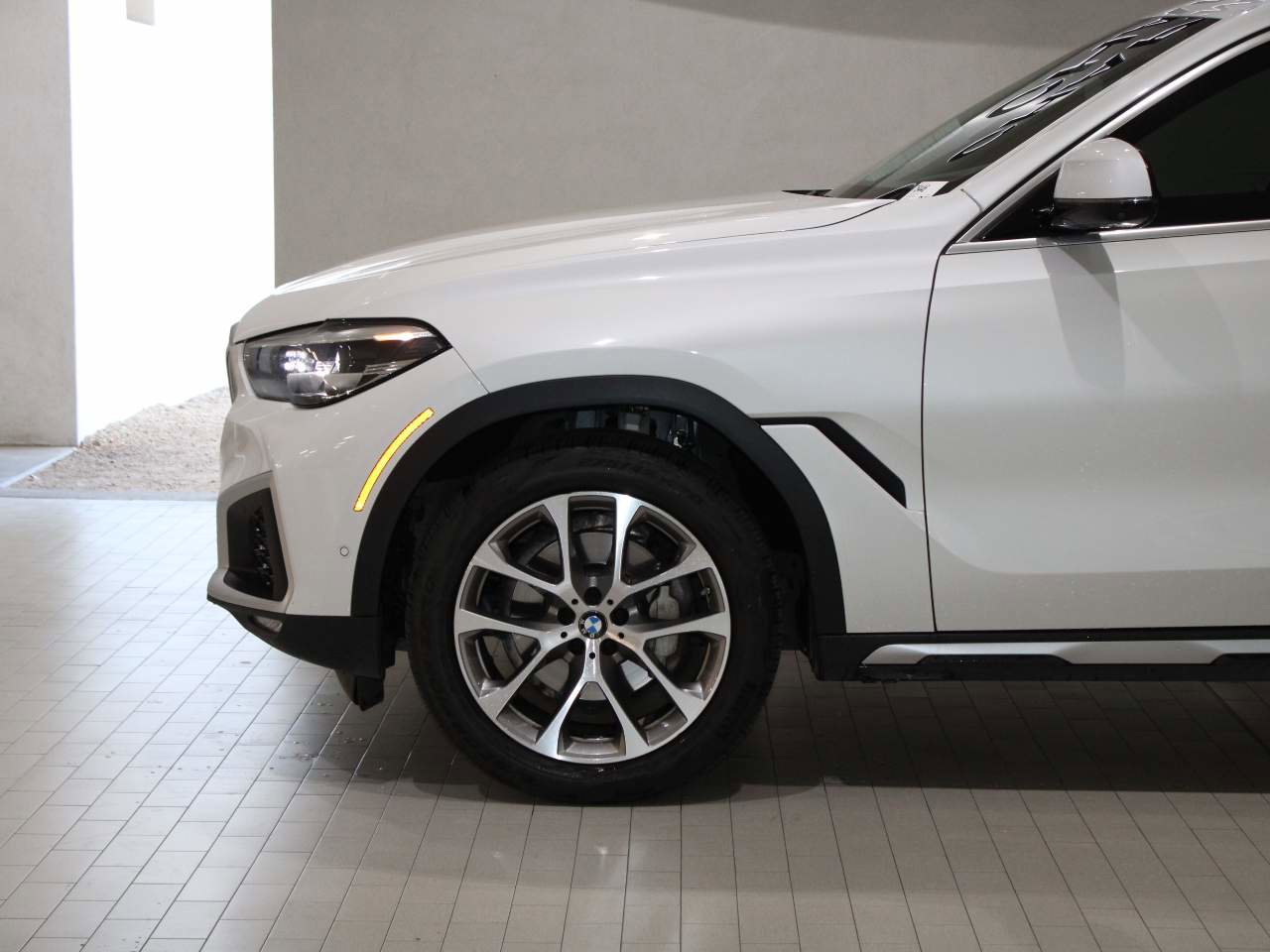 Used 2021 BMW X6 xDrive40i w/ Premium Package AWD/4WD image 4