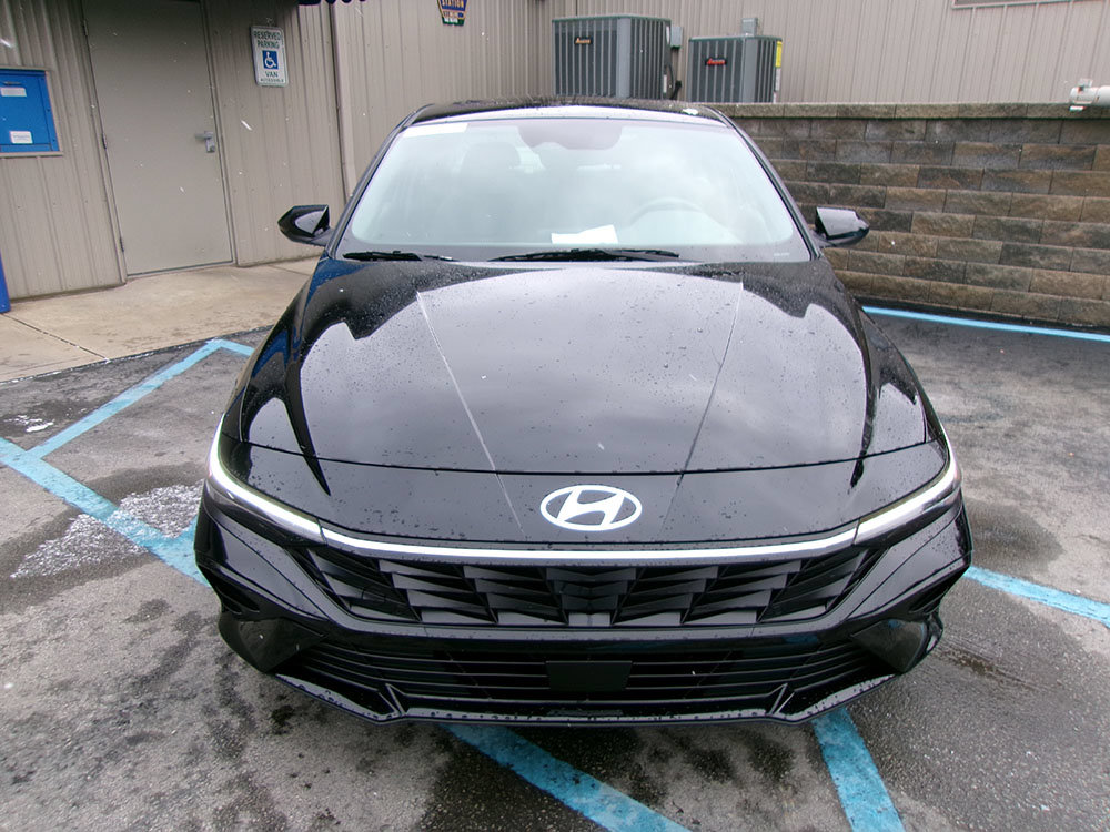Used 2024 Hyundai Elantra SEL w/ Convenience Package FWD image 2