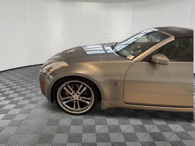 Used 2005 Nissan 350Z Grand Touring RWD image 5