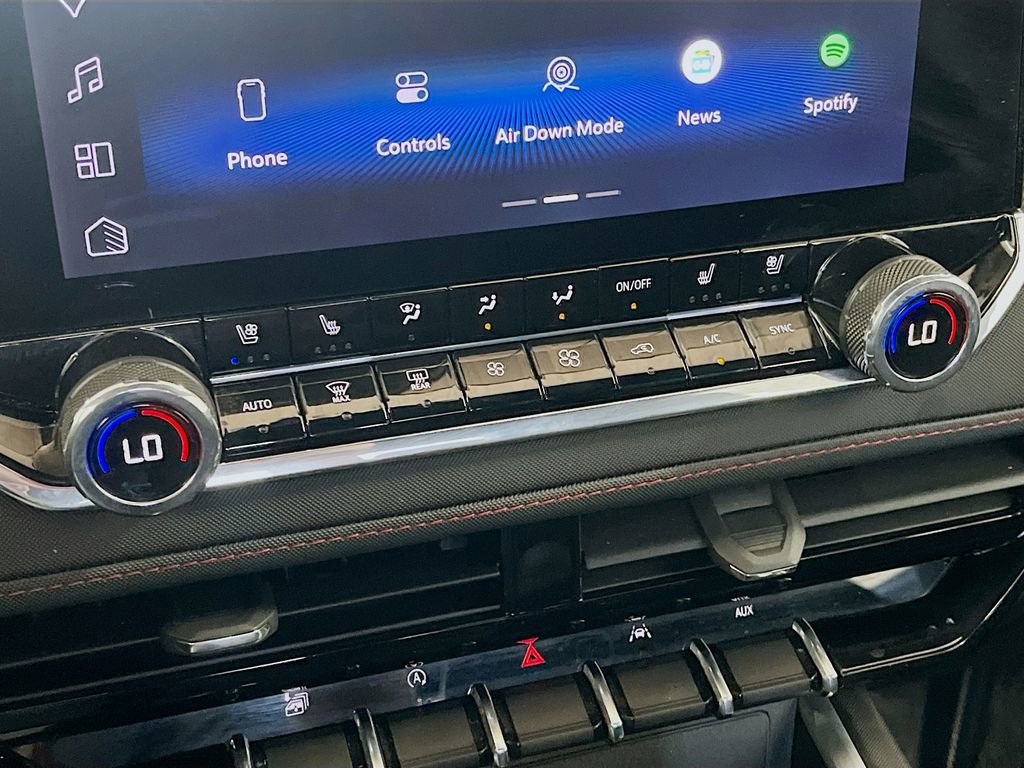 Used 2025 Chevrolet Colorado Z71 w/ Technology Package AWD/4WD image 16