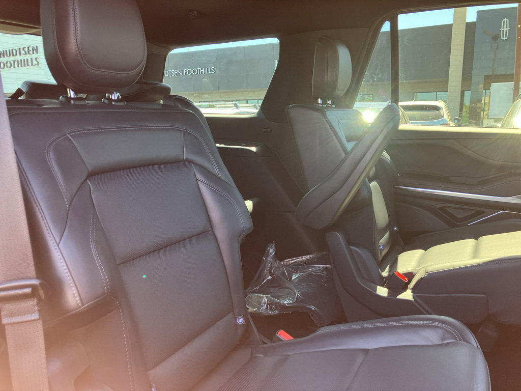 New 2026 Lincoln Navigator Reserve AWD/4WD image 18