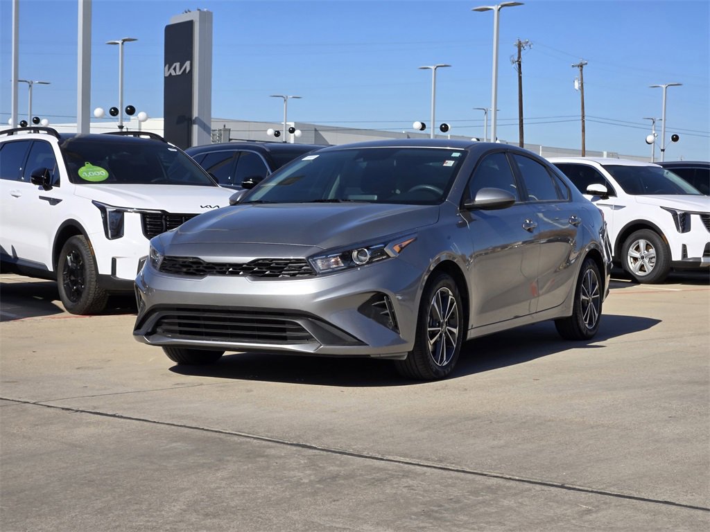 Certified 2022 Kia Forte LXS image 2