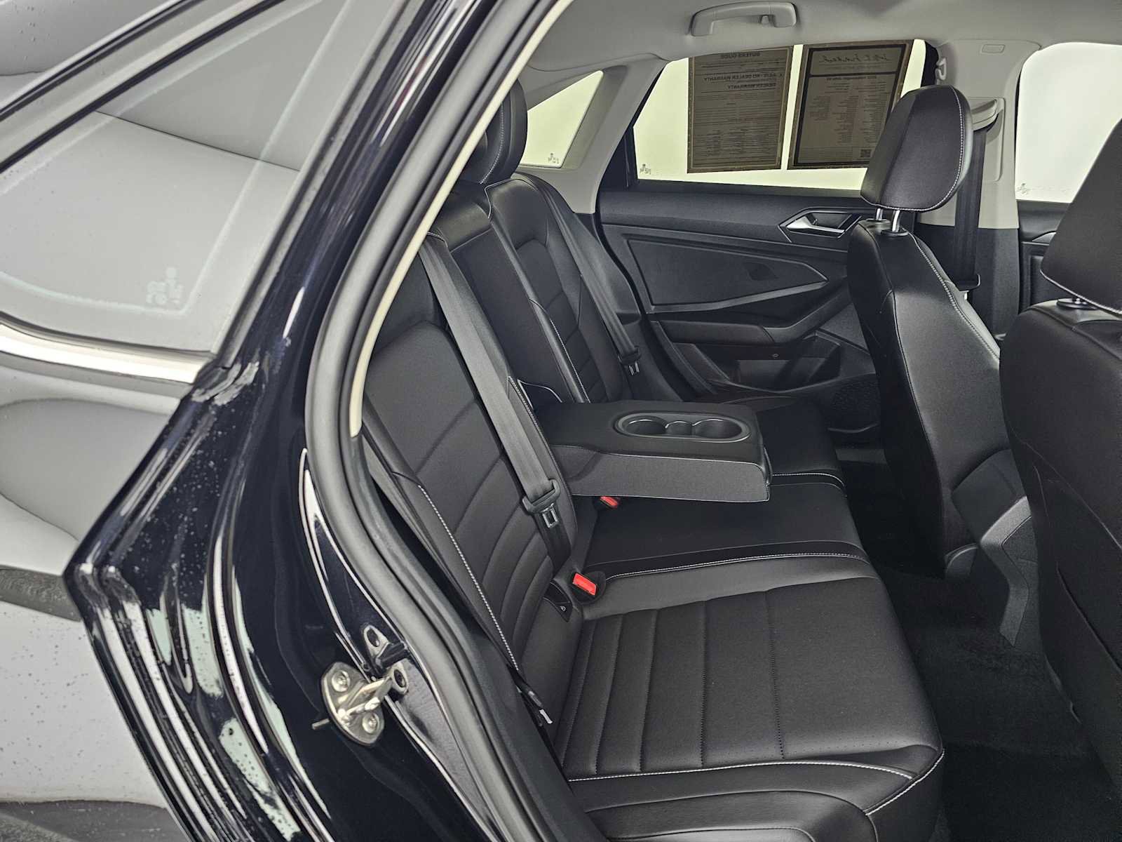 Used 2022 Volkswagen Jetta SE image 12