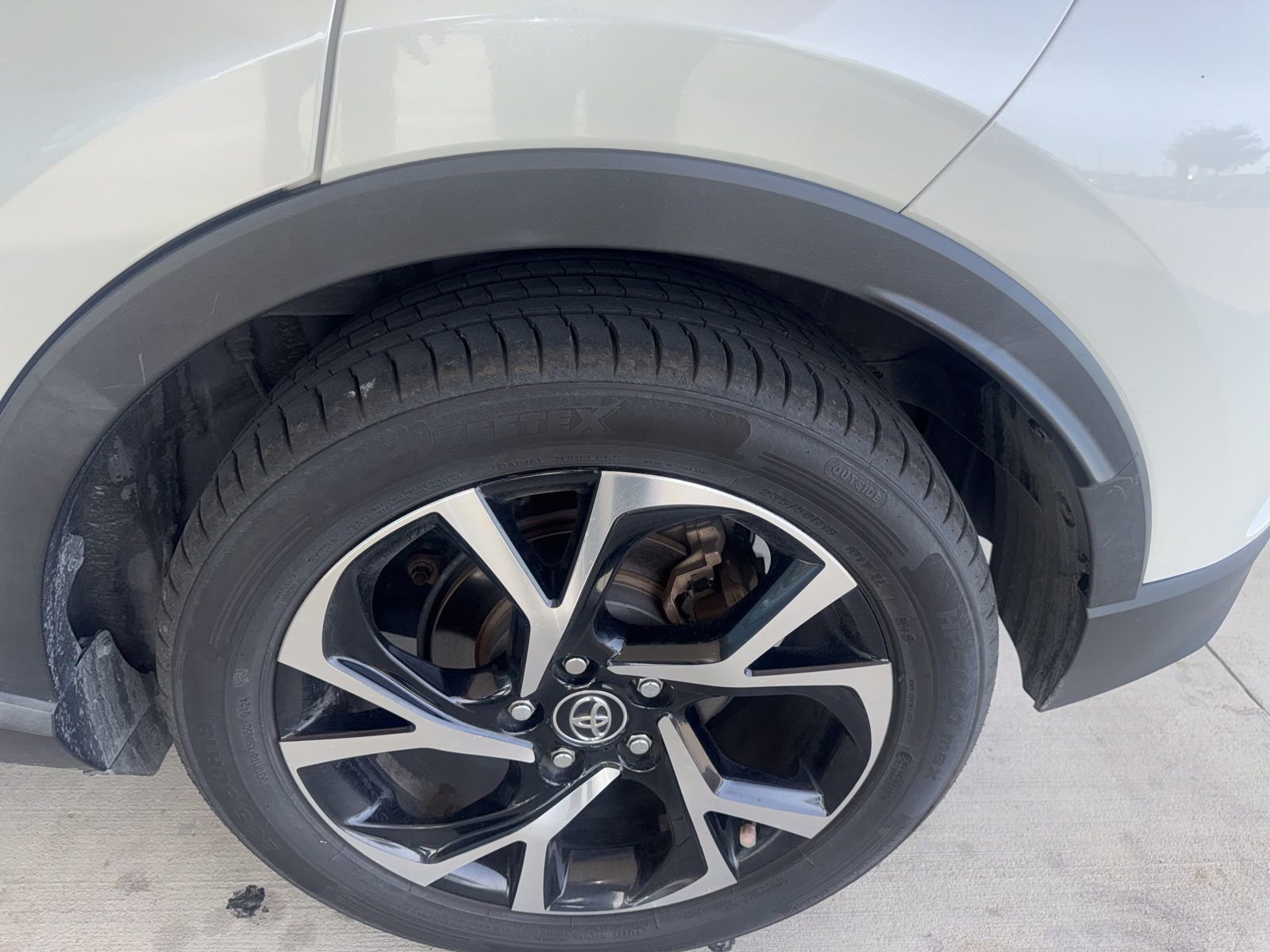 Used 2018 Toyota C-HR XLE image 10