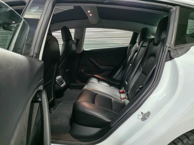 Used 2018 Tesla Model 3 Long Range image 16