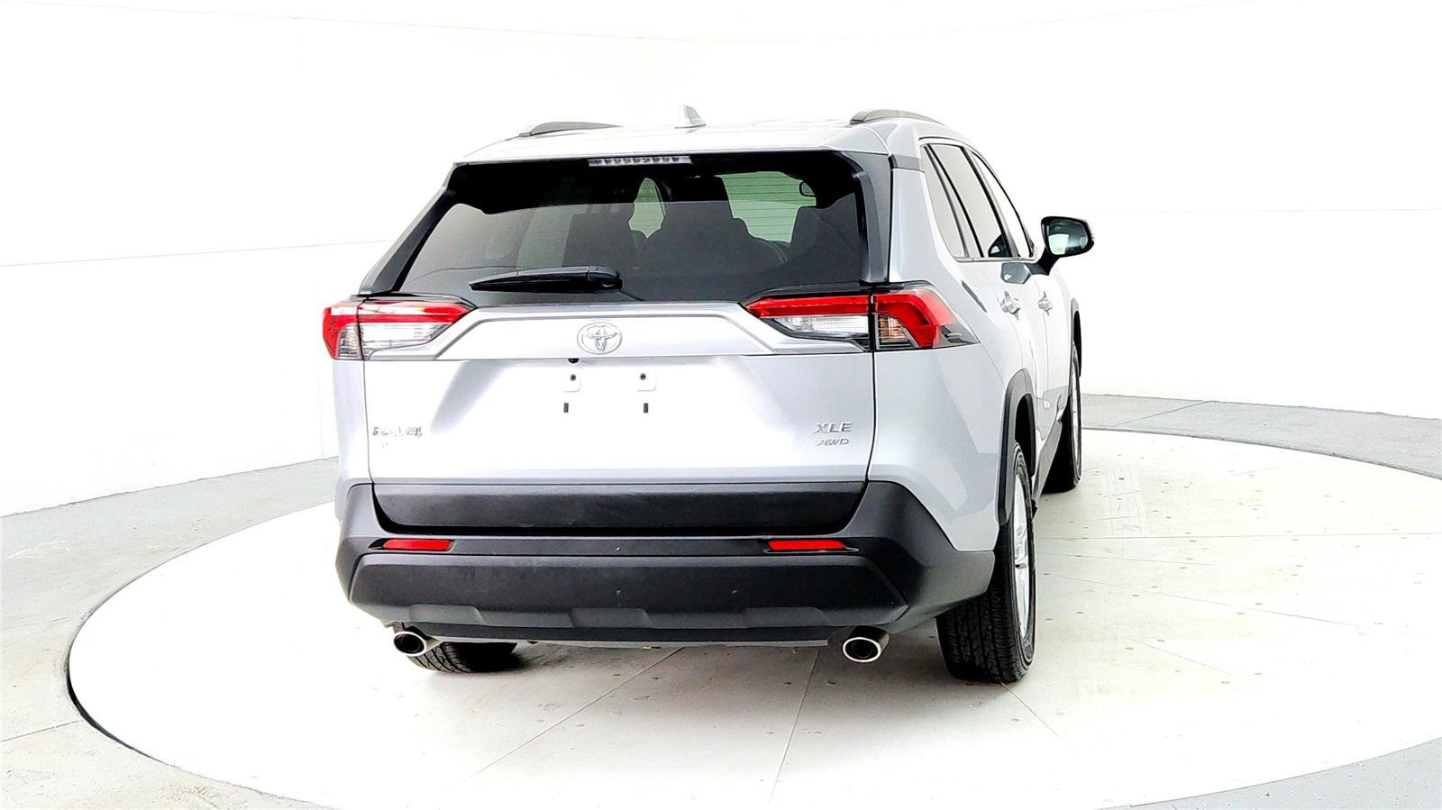 Used 2020 Toyota RAV4 XLE w/ Convenience Package image 5