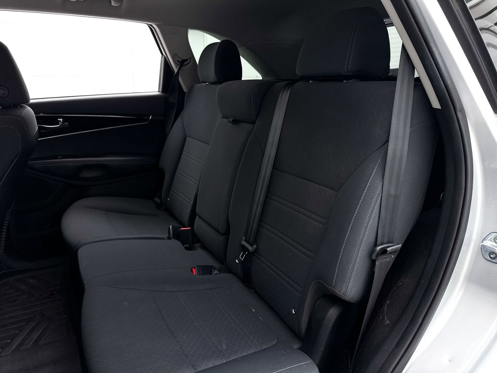 Used 2019 Kia Sorento LX image 29