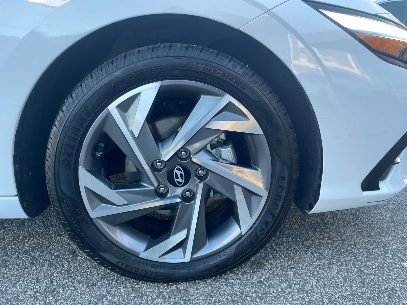 Used 2025 Hyundai Elantra Limited image 31