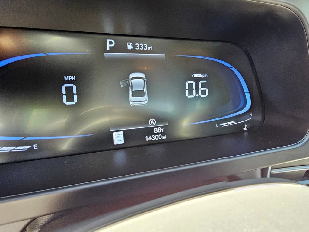 Certified 2025 Hyundai Elantra SE FWD image 28