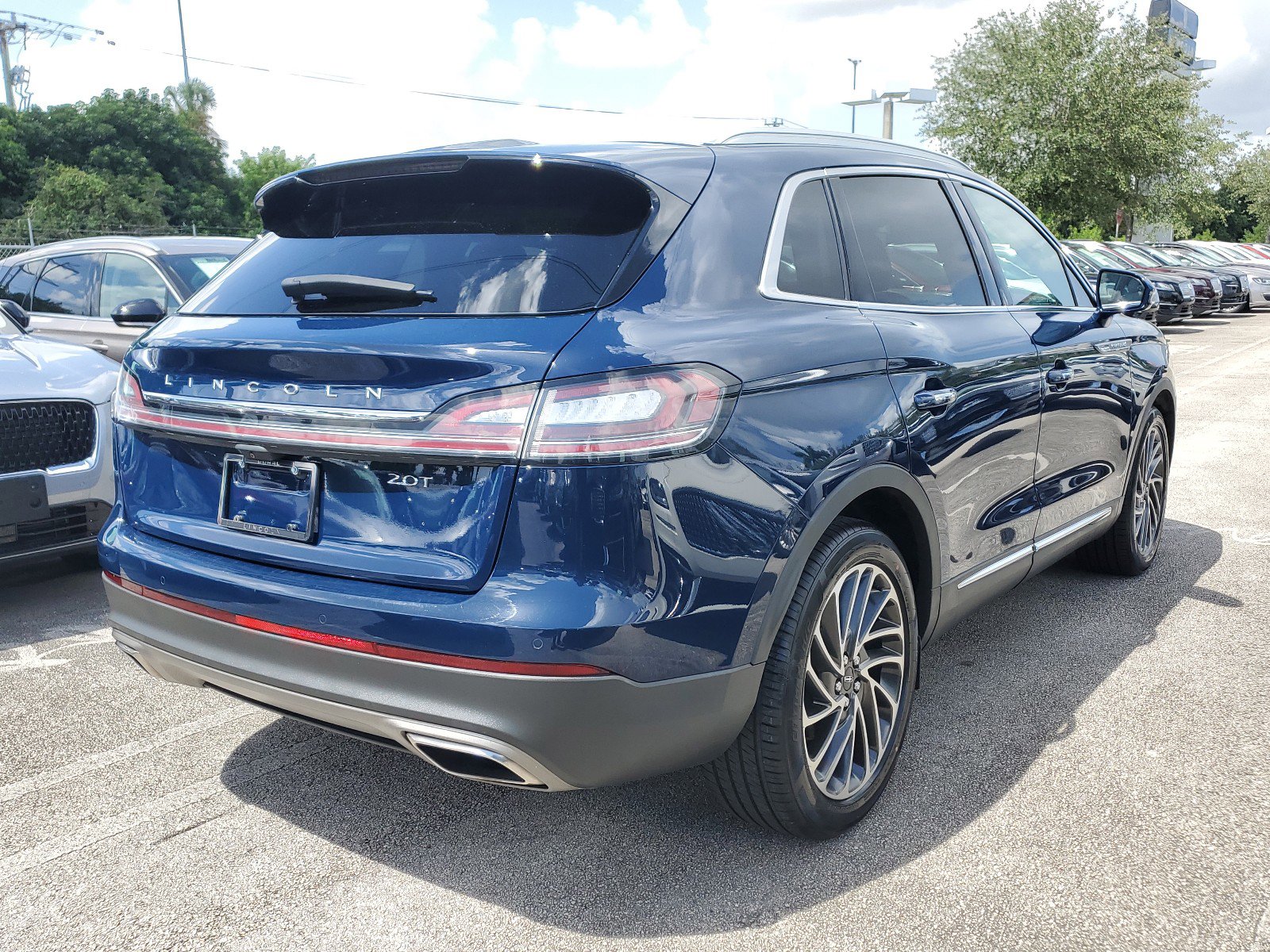Used 2019 Lincoln Nautilus Reserve image 6