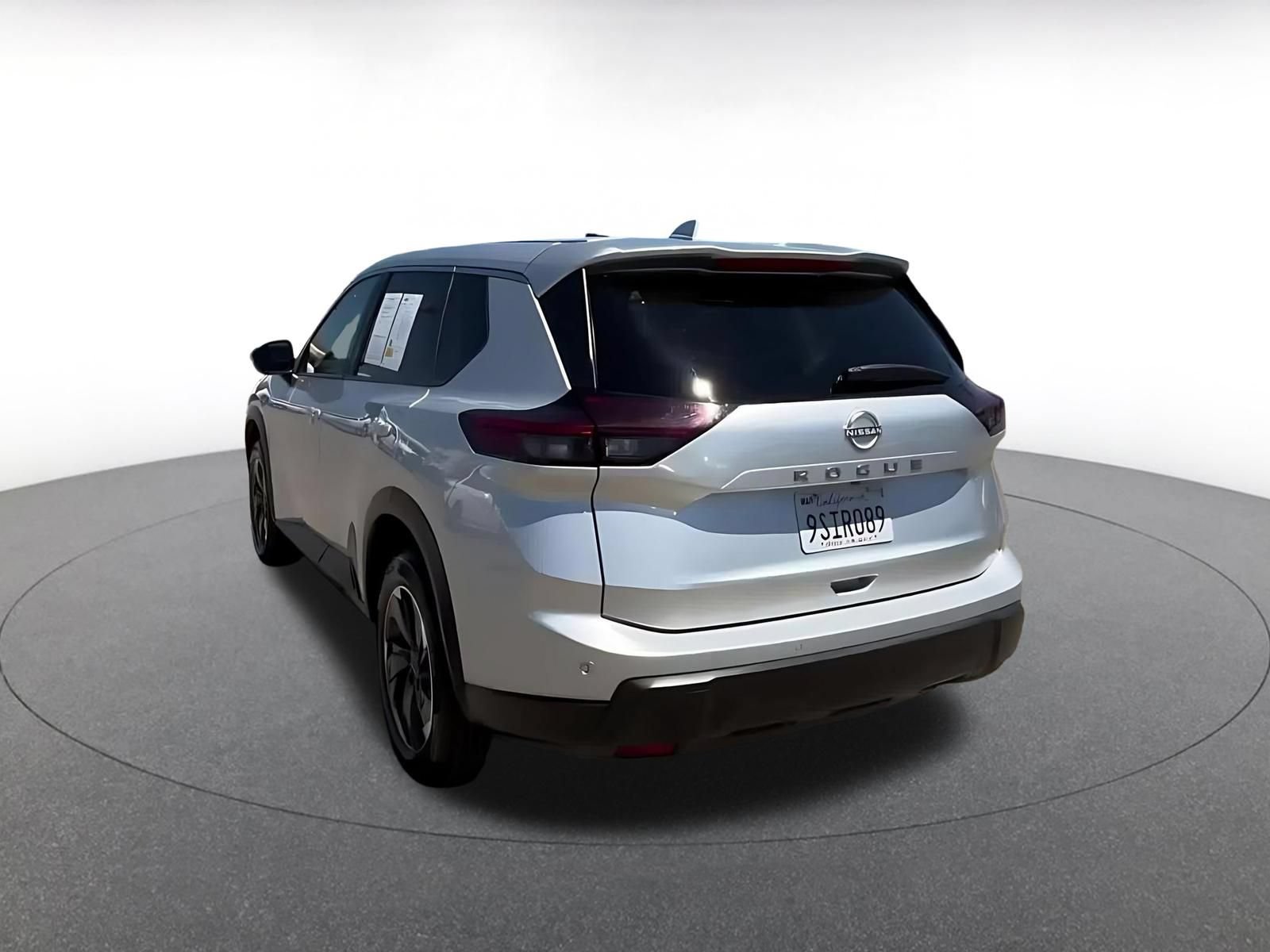 Used 2025 Nissan Rogue SV FWD image 11