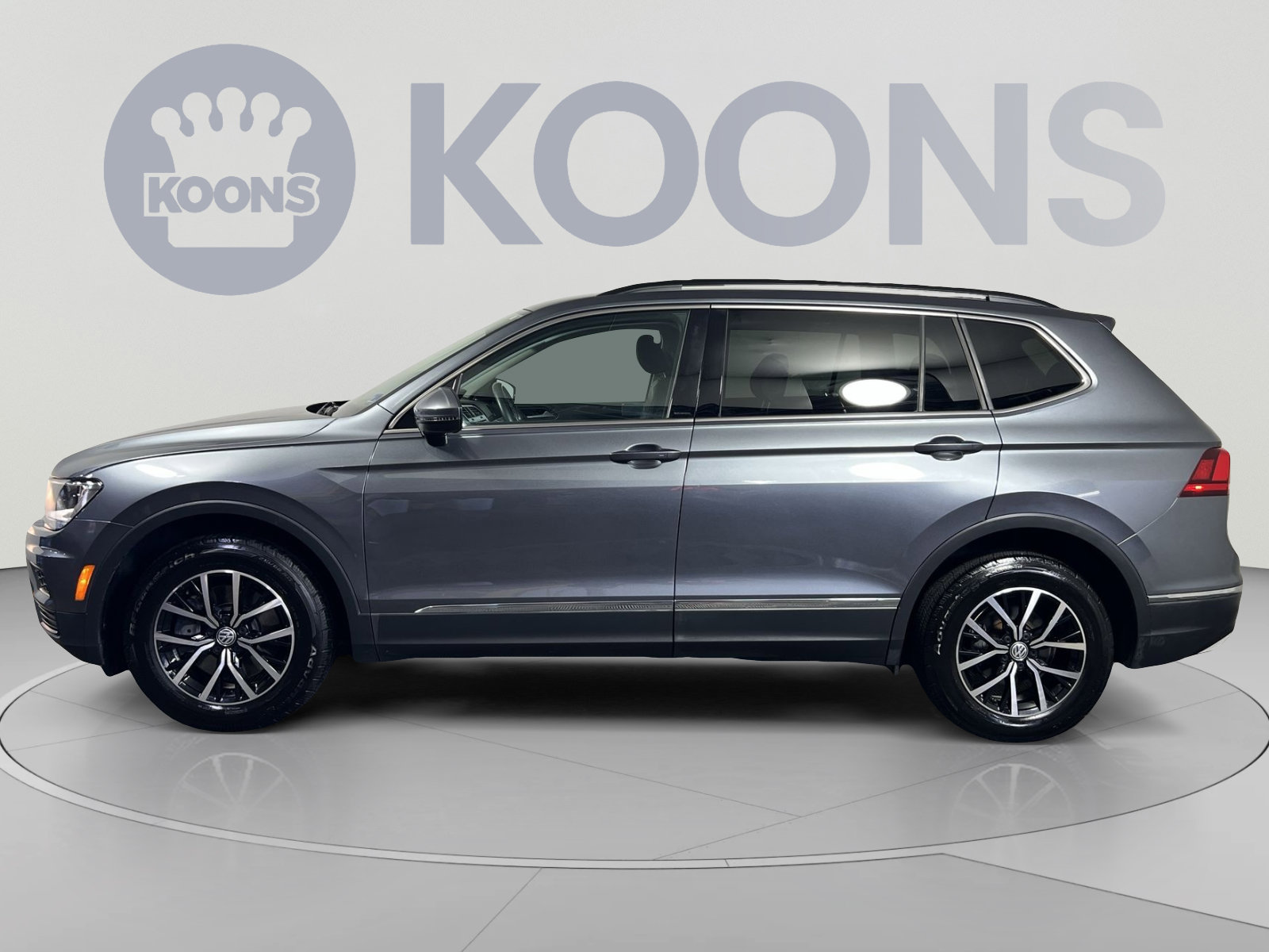 Used 2021 Volkswagen Tiguan SE w/ Panoramic Sunroof Package AWD/4WD image 2