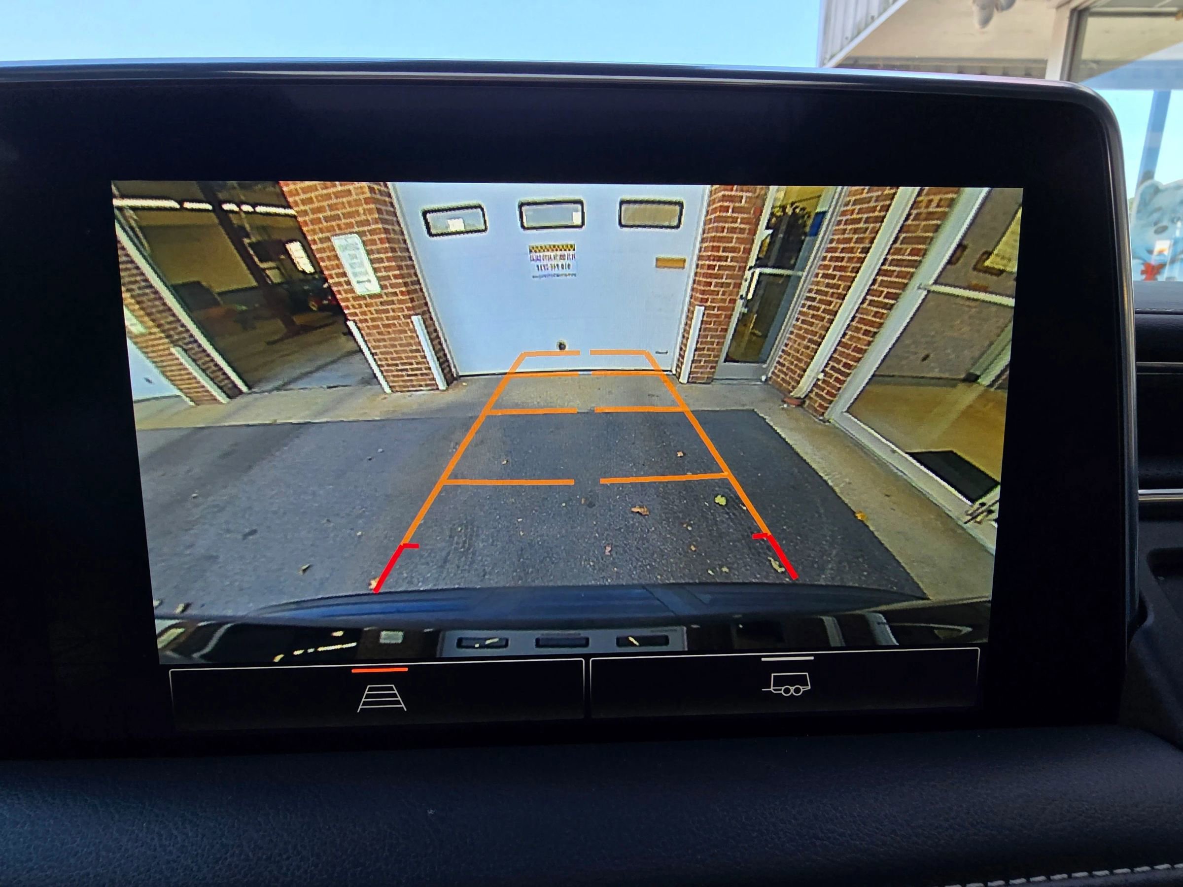 Used 2023 GMC Yukon XL SLT image 35