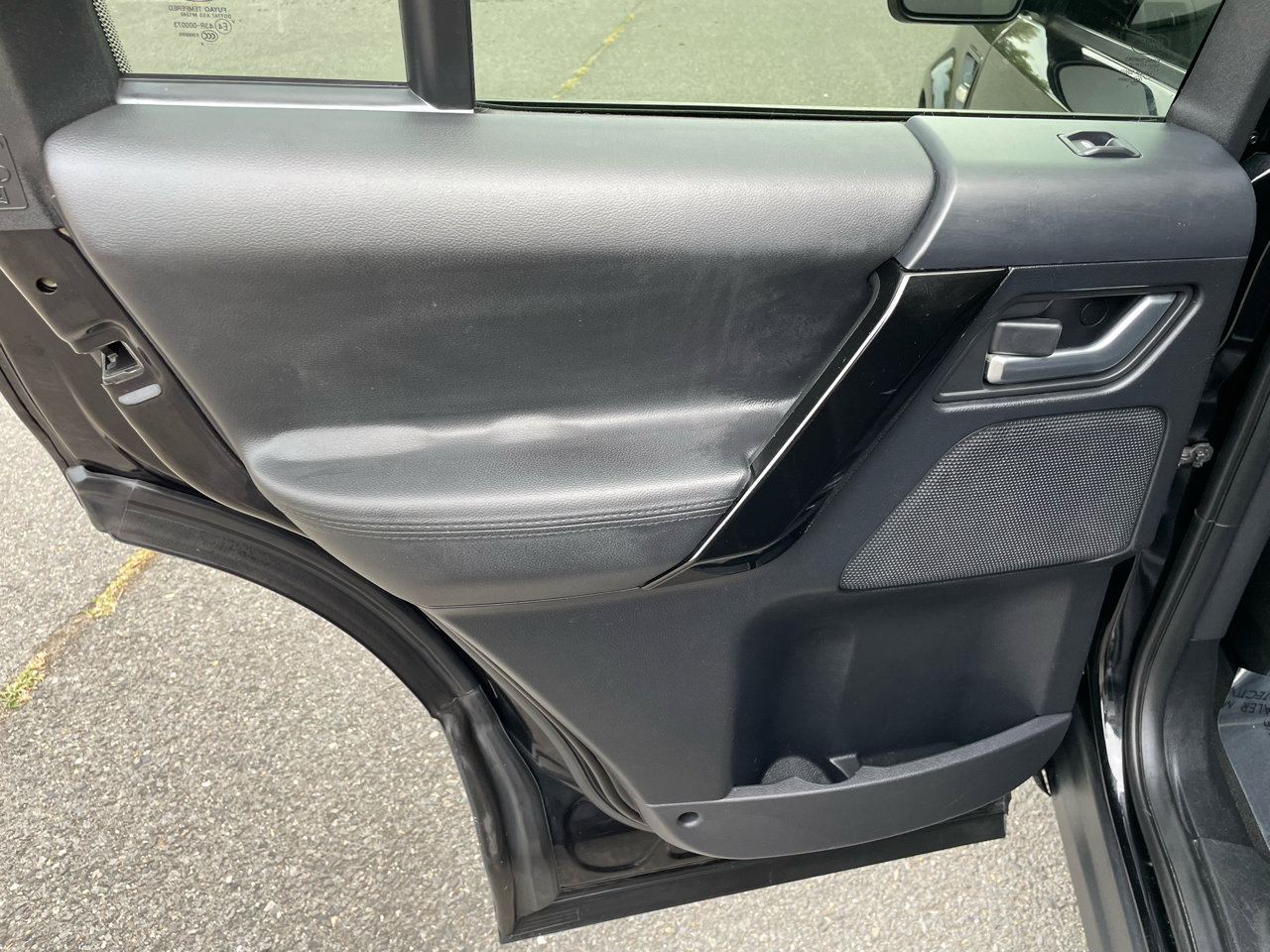 Used 2015 Land Rover LR2 HSE image 14