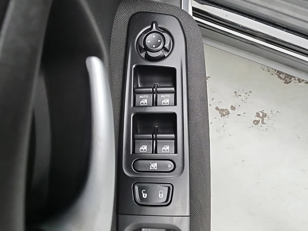 Used 2021 Jeep Renegade Latitude w/ Convenience Group AWD/4WD image 21