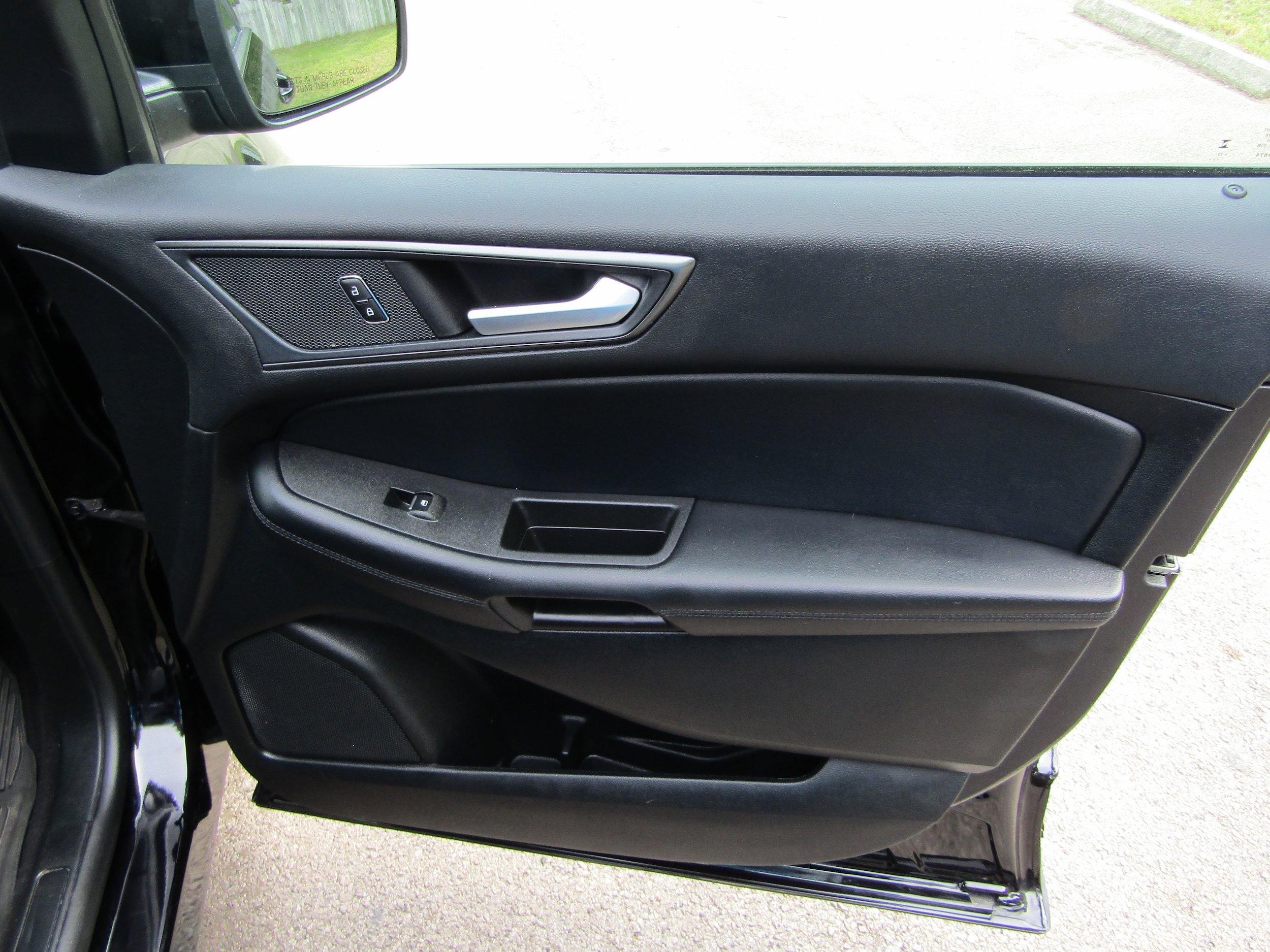 Used 2024 Ford Edge SE w/ Black Appearance Package AWD/4WD image 17