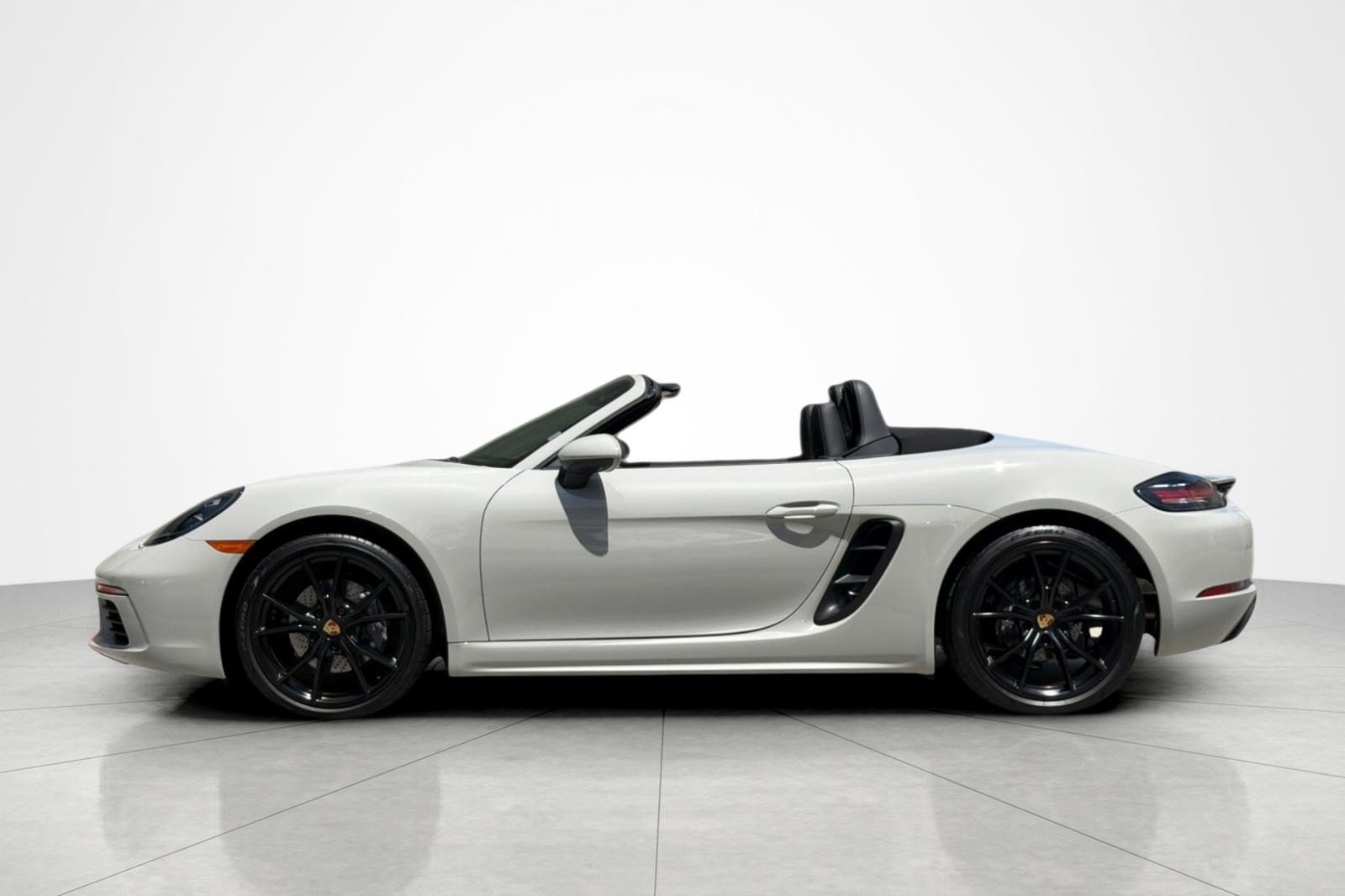 Used 2025 Porsche 718 Boxster w/ Premium Package RWD image 2