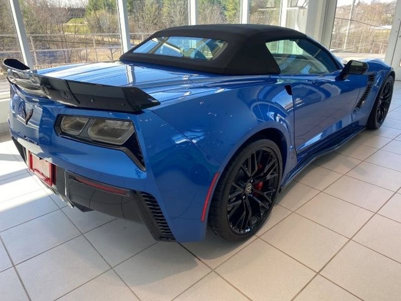 Used 2015 Chevrolet Corvette Z06 w/ 3LZ Preferred Equipment Group RWD image 4