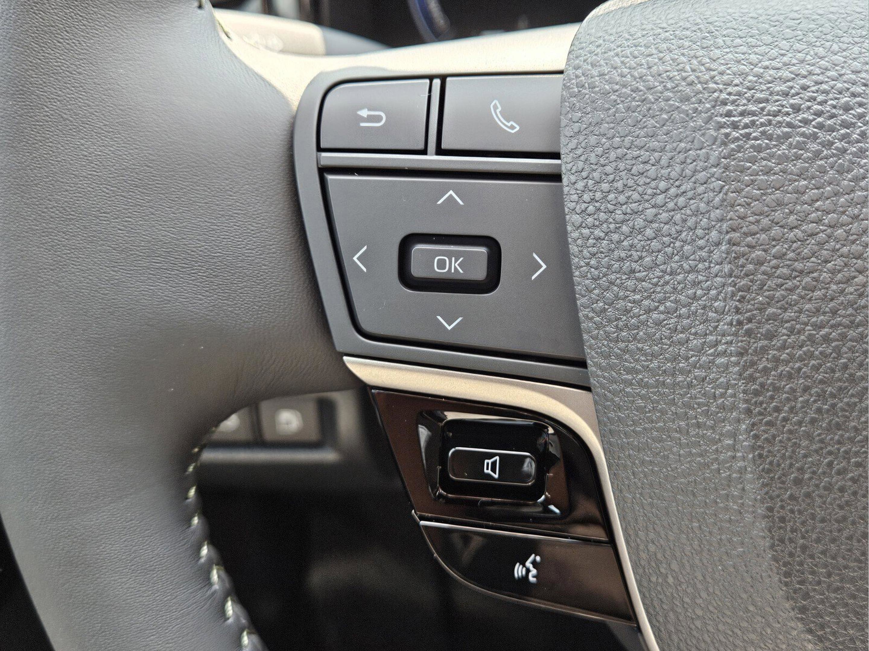 Used 2025 Toyota Camry XLE image 16