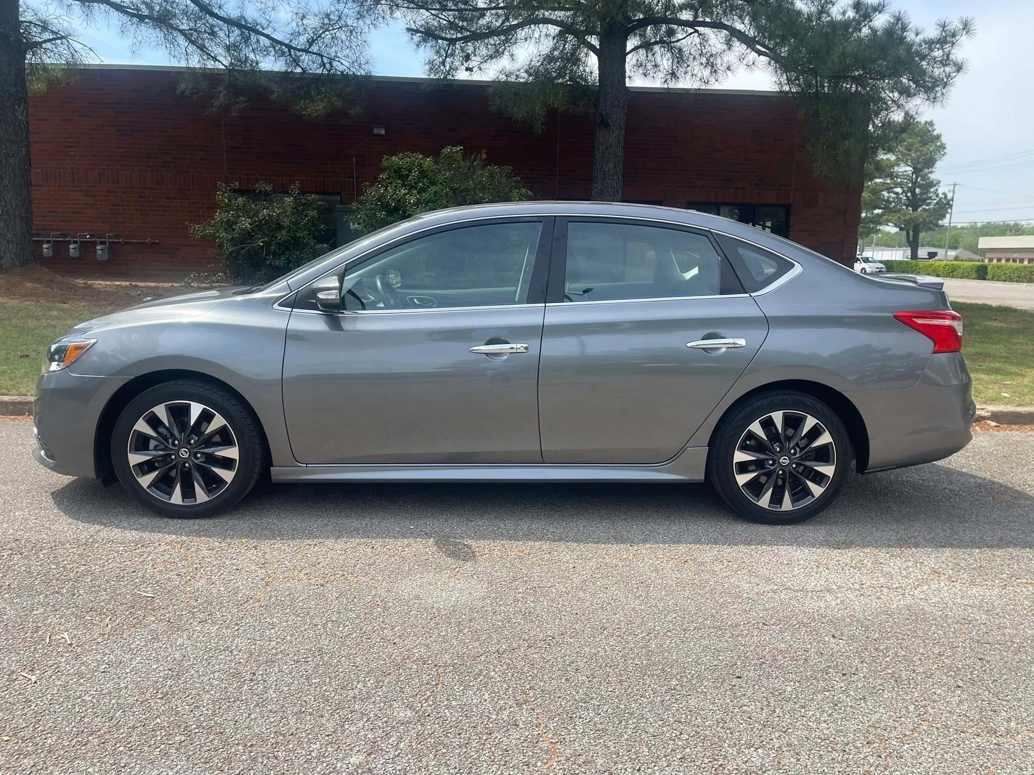 Used 2018 Nissan Sentra SR Turbo w/ Premium Package (P03) FWD image 2