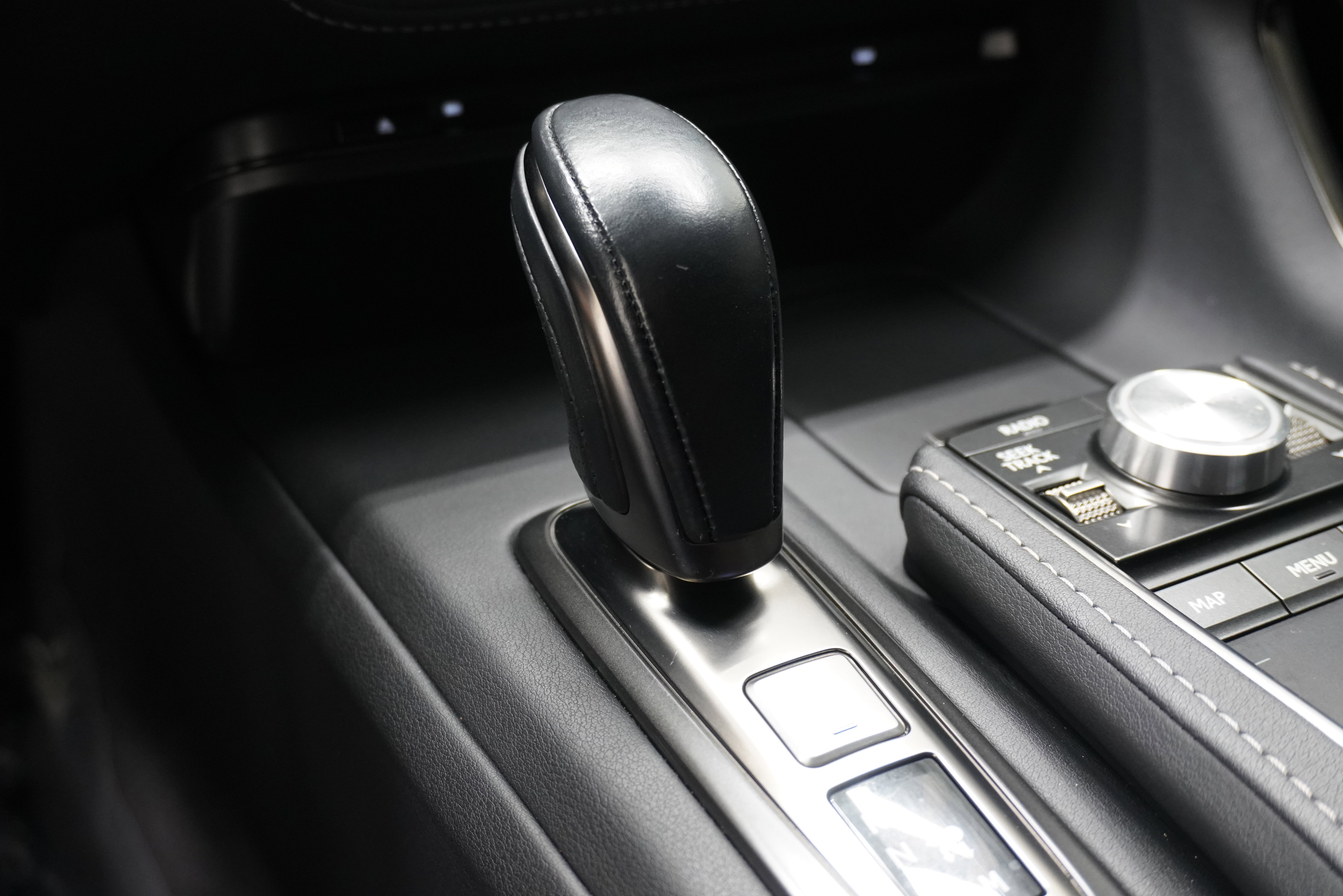 Used 2018 Lexus LC 500 Coupe w/ Performance Package RWD image 27