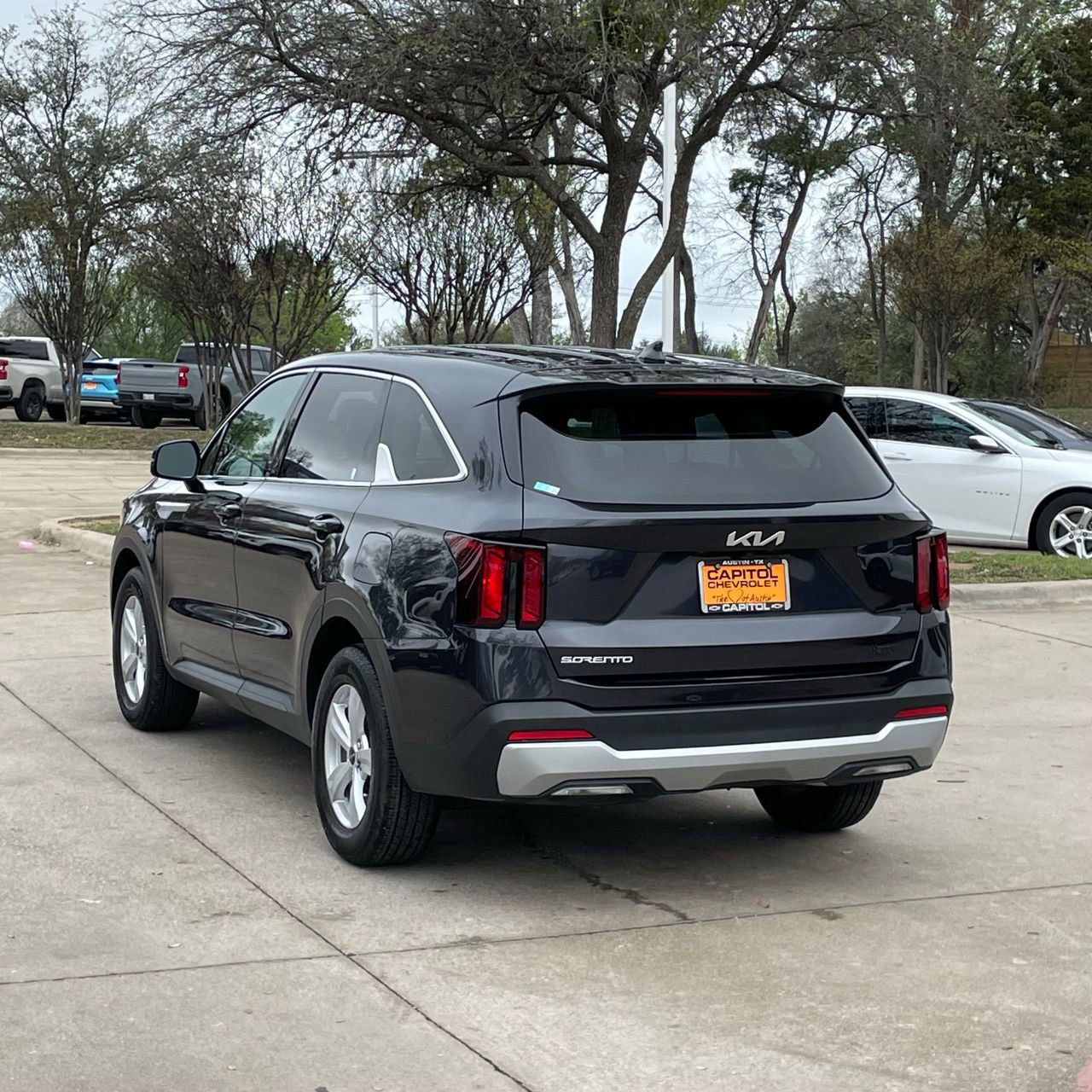 Used 2025 Kia Sorento LX image 4
