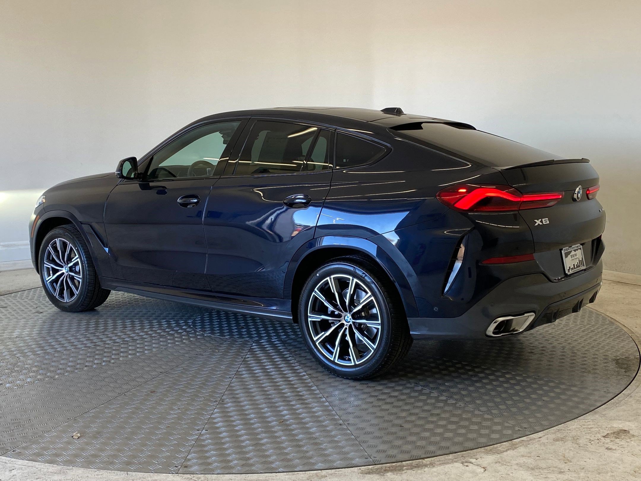 Certified 2025 BMW X6 xDrive40i image 3