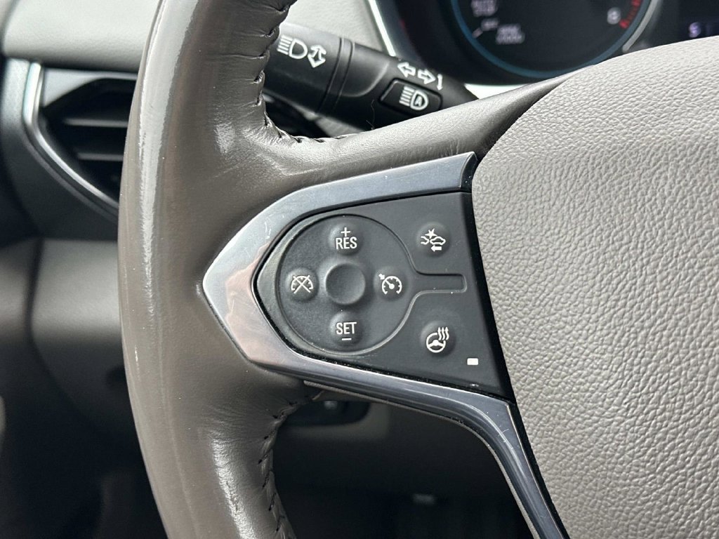 Used 2021 Chevrolet Traverse Premier FWD image 23