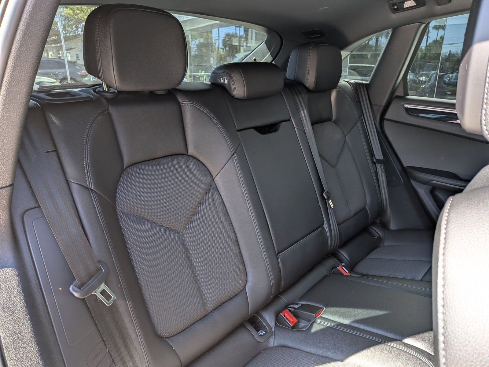 Certified 2023 Porsche Macan AWD/4WD image 24