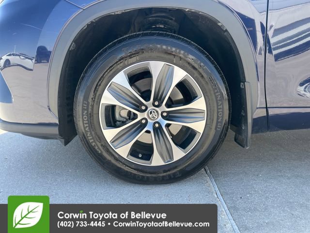 Used 2021 Toyota Highlander XLE AWD/4WD image 26