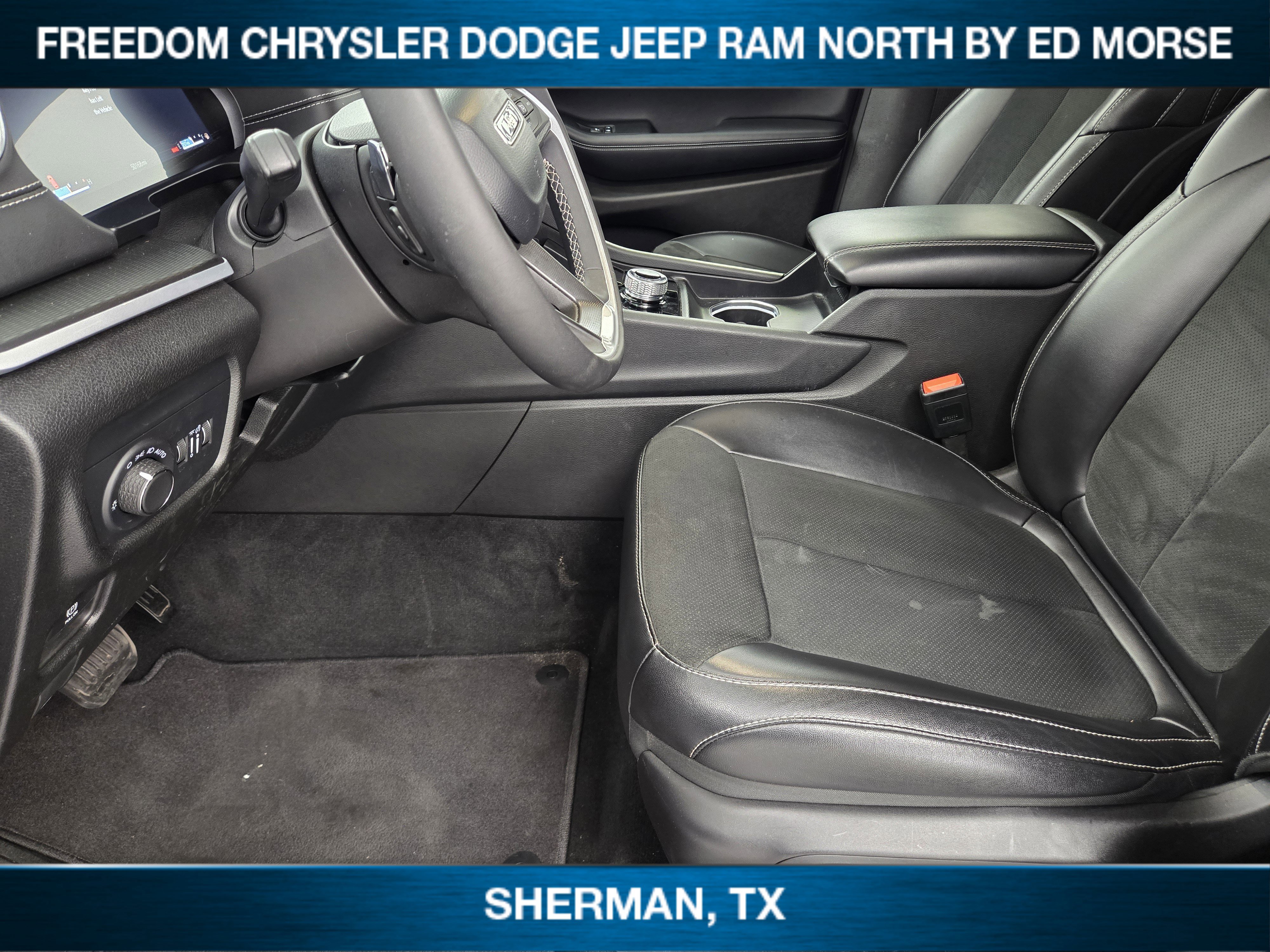 Used 2025 Jeep Grand Cherokee Altitude AWD/4WD image 8