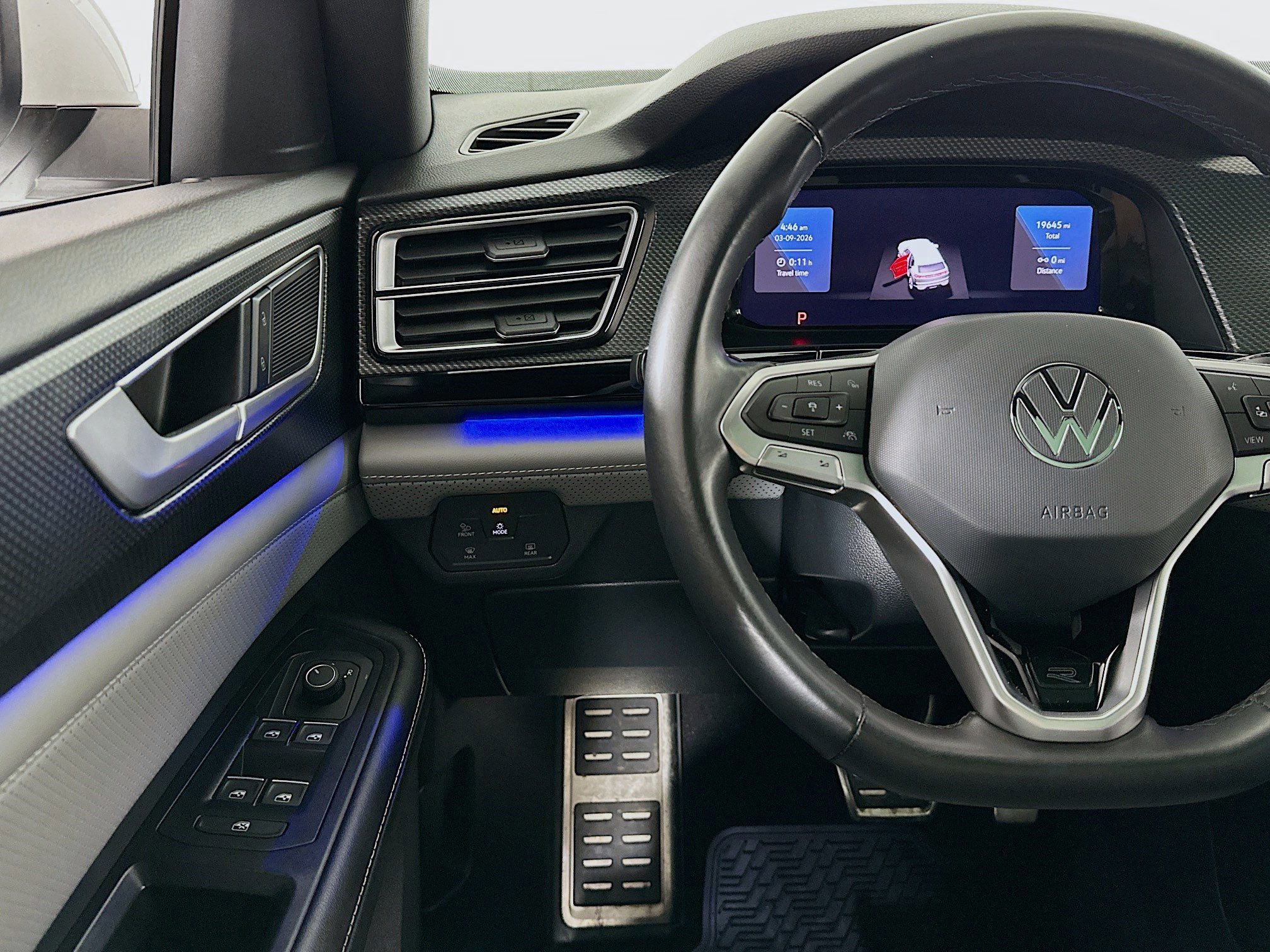 Used 2024 Volkswagen Atlas Cross Sport SEL R-Line AWD/4WD image 10