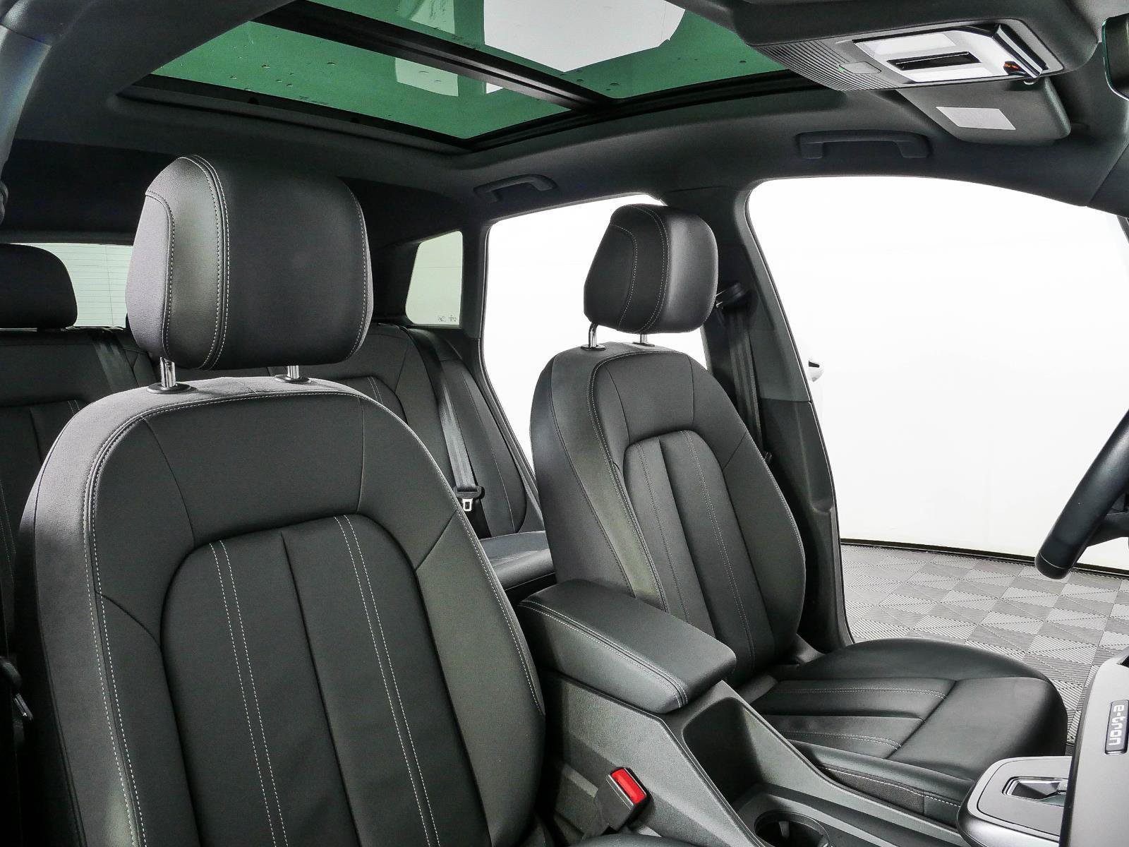 Used 2023 Audi Q4 e-tron Prestige AWD/4WD image 22
