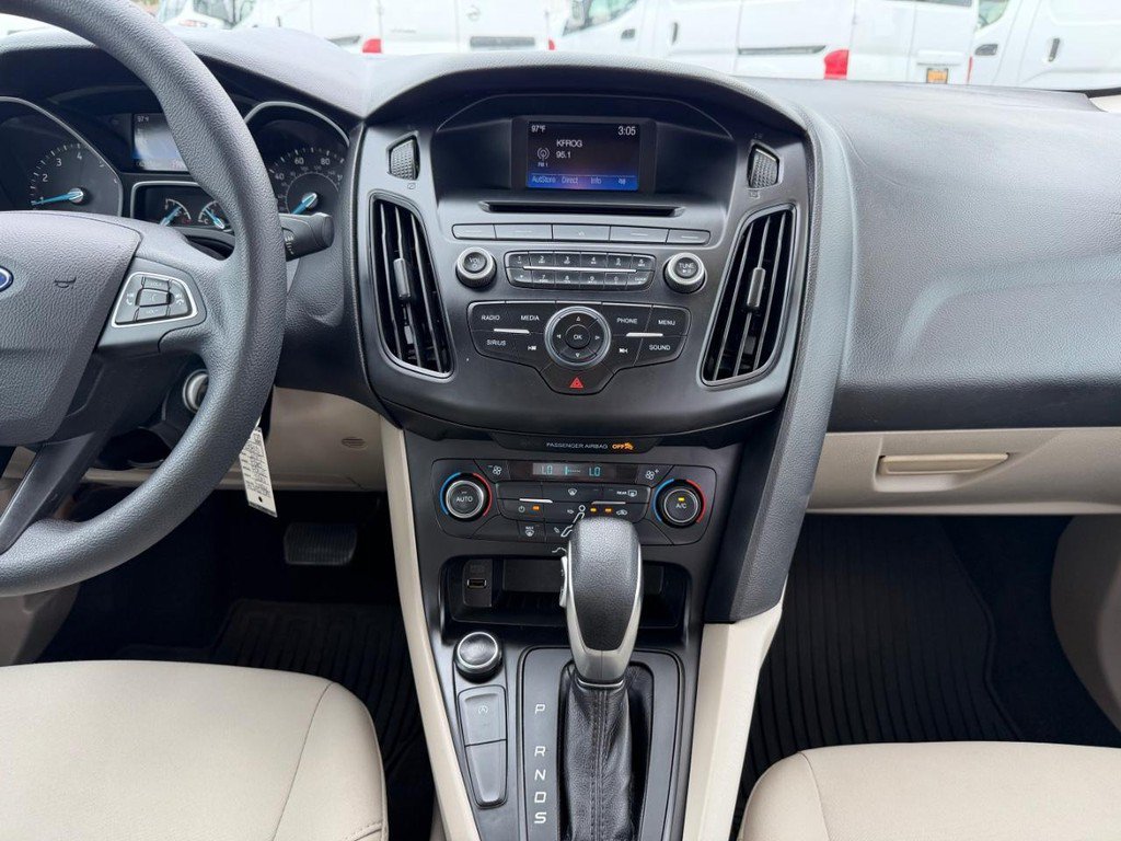 Used 2017 Ford Focus SE FWD image 25