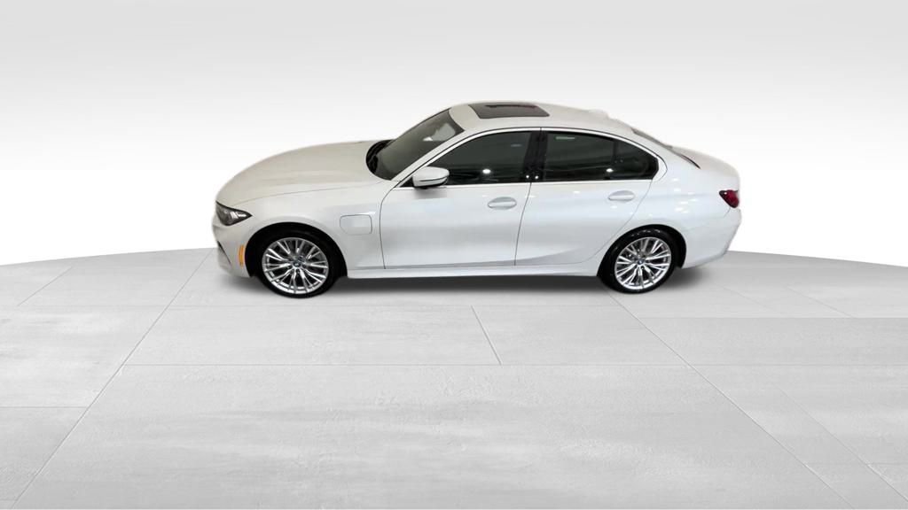 Used 2024 BMW 330e xDrive image 5