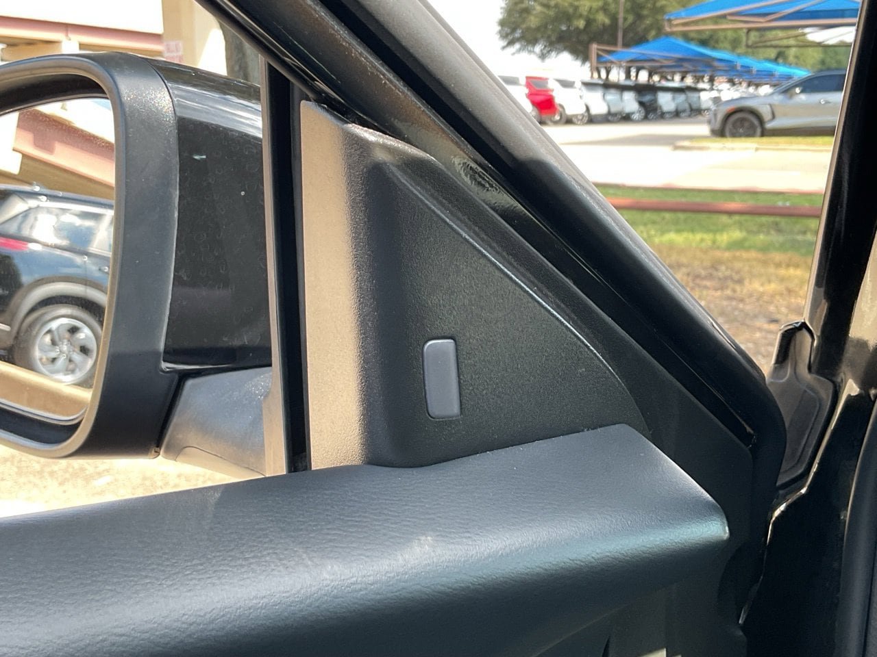 Used 2025 Nissan Sentra SV FWD image 31