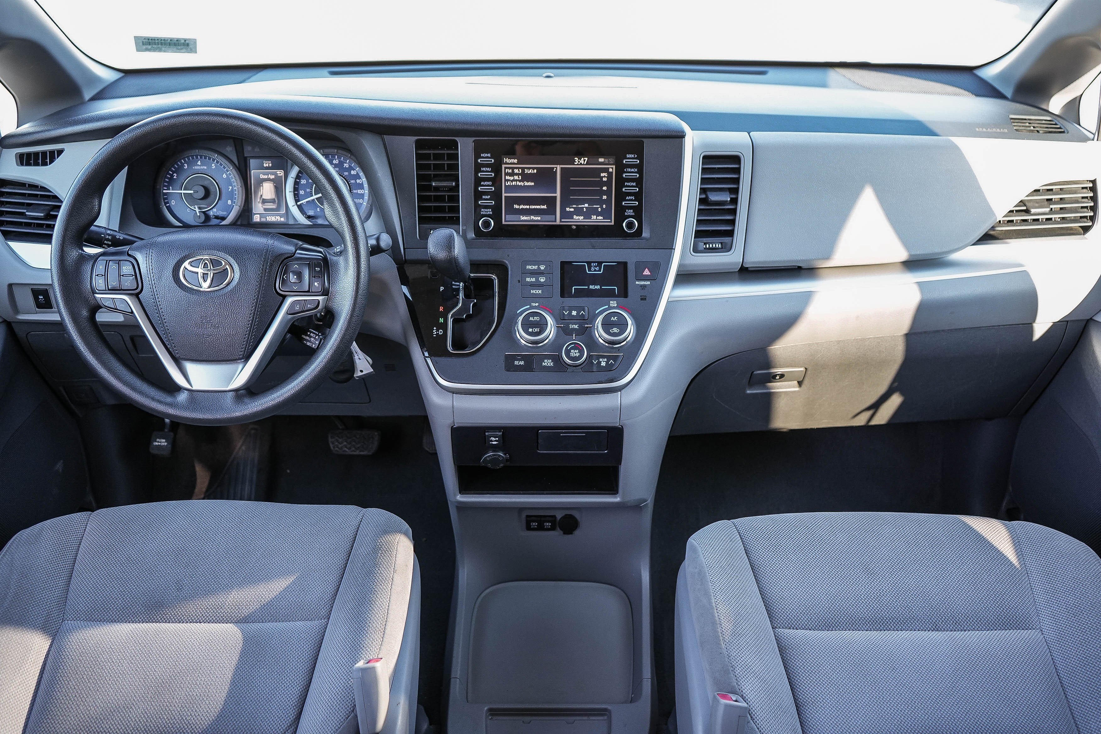 Used 2020 Toyota Sienna L image 13