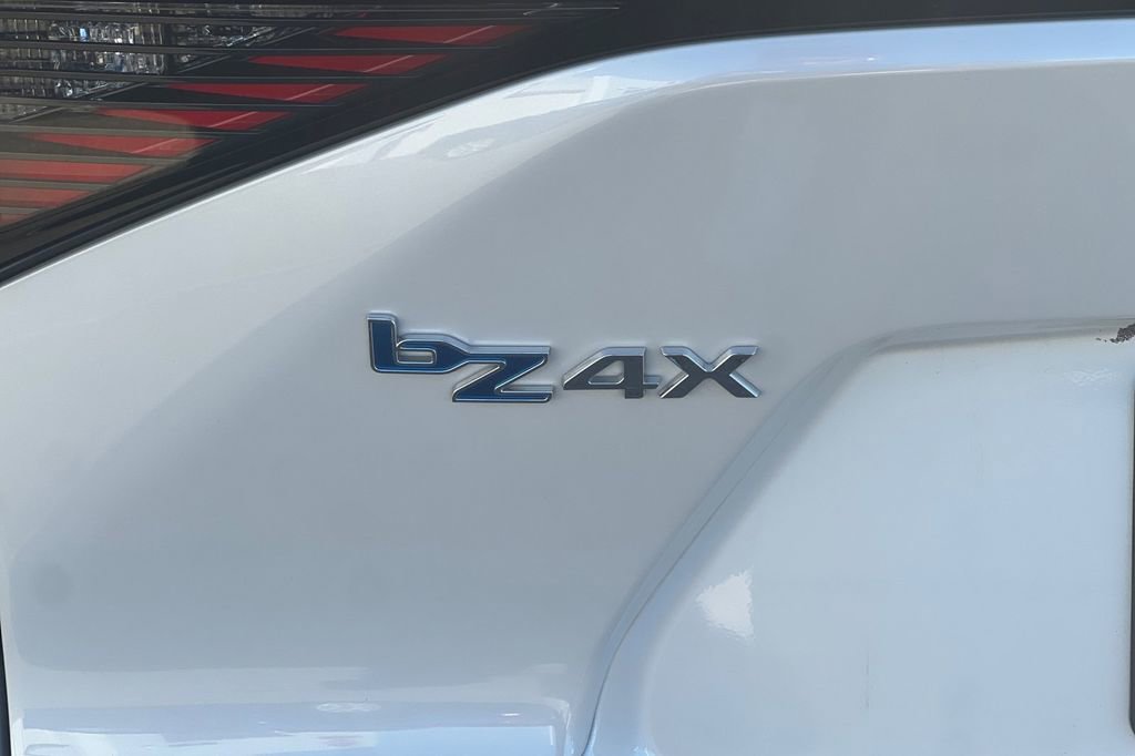 Used 2024 Toyota bZ4X XLE w/ Weather Package image 28