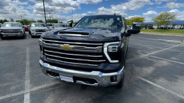 Used 2024 Chevrolet Silverado 2500 LTZ AWD/4WD image 5
