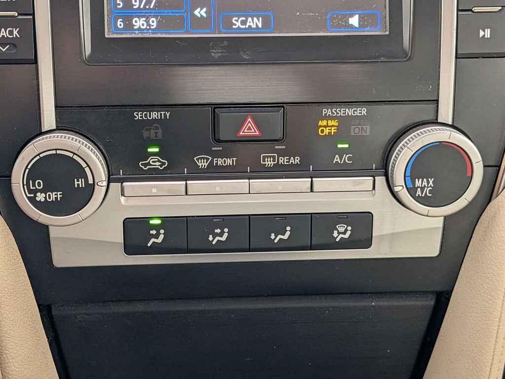 Used 2012 Toyota Camry LE FWD image 19