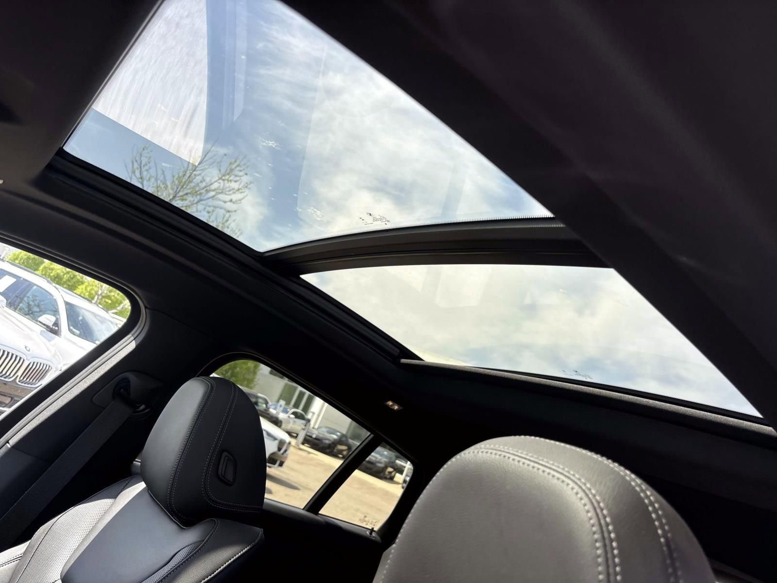 Used 2025 BMW X4 xDrive30i w/ M Sport Package AWD/4WD image 26