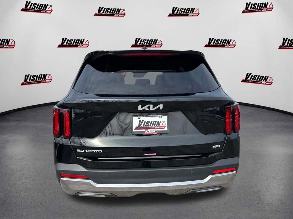 Used 2025 Kia Sorento S image 6