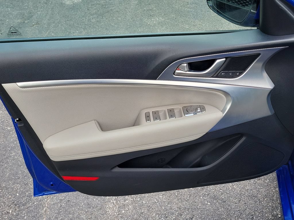 Used 2022 Genesis G70 3.3T RWD image 17
