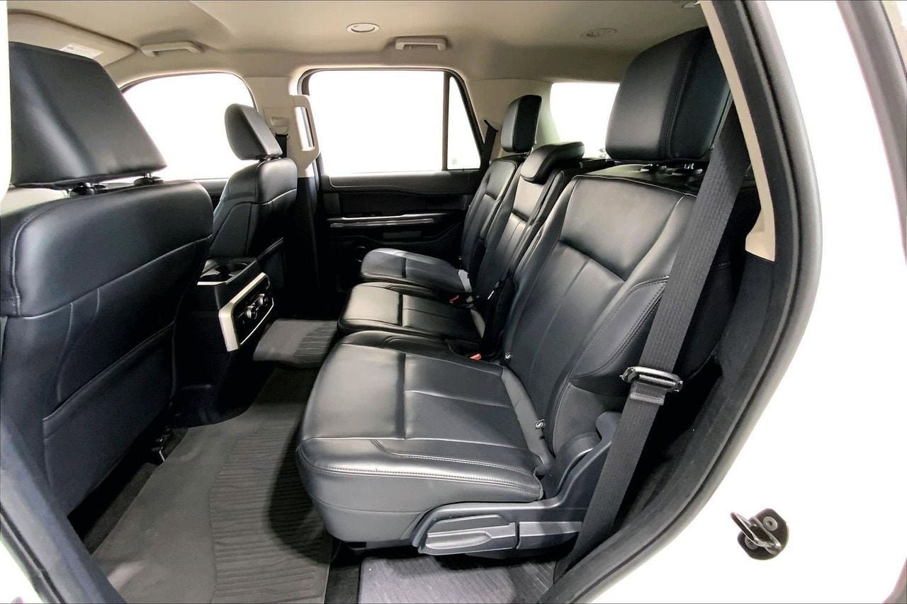 Certified 2024 Ford Expedition XLT RWD image 19
