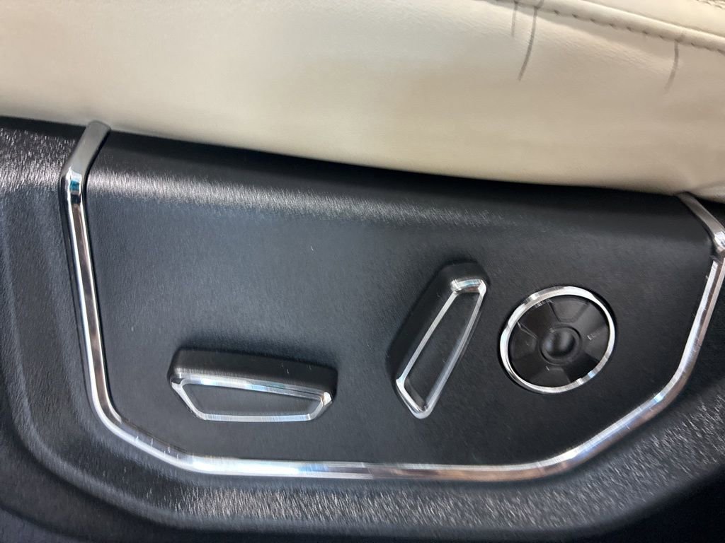 Used 2019 Ford Expedition Platinum AWD/4WD image 16