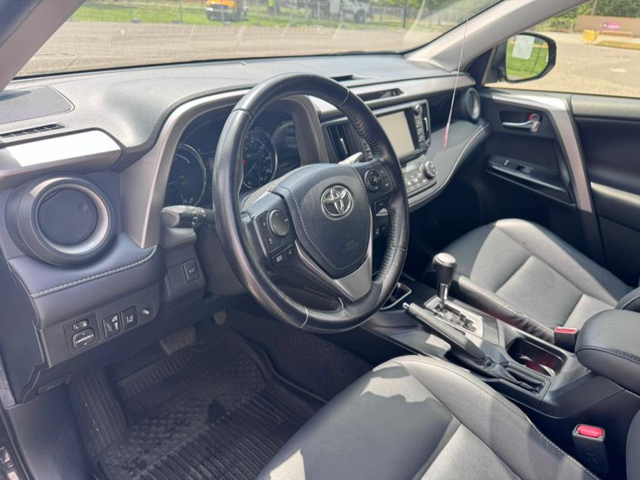 Used 2017 Toyota RAV4 Limited image 13