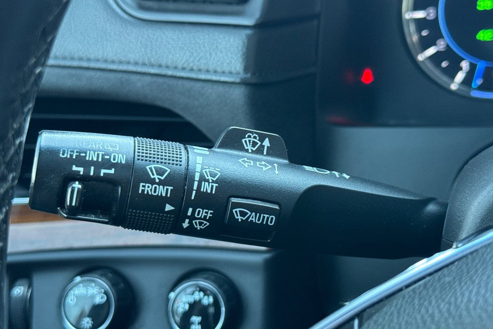 Used 2018 Cadillac Escalade ESV Premium Luxury image 39