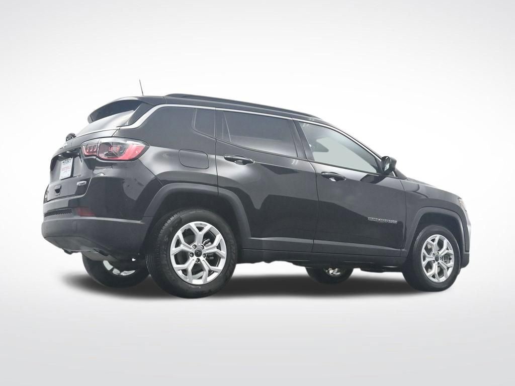 Used 2025 Jeep Compass Latitude image 34