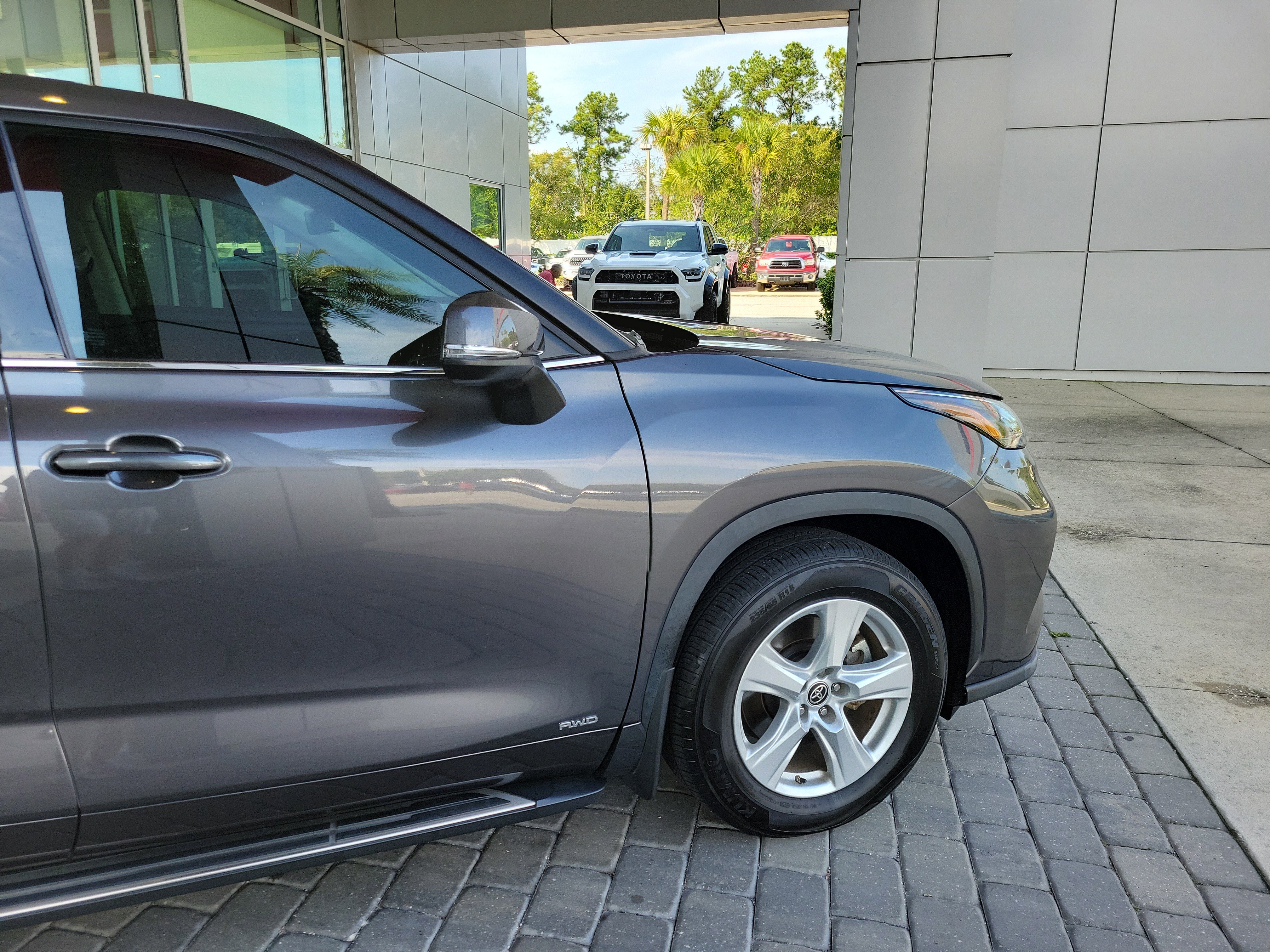 Used 2022 Toyota Highlander LE image 8